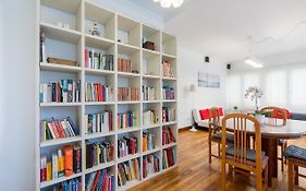Ybarra Apartment By People Rentals